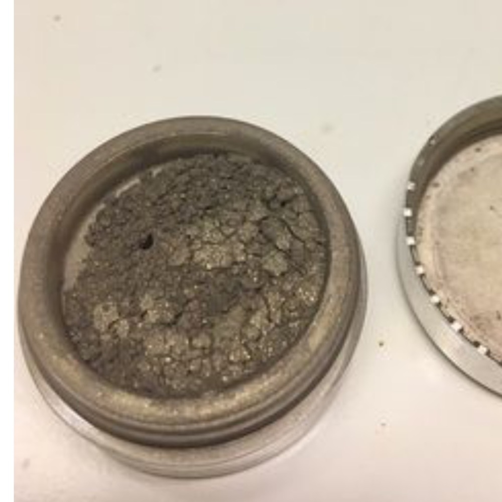 “Heirloom” loose eyeshadow power